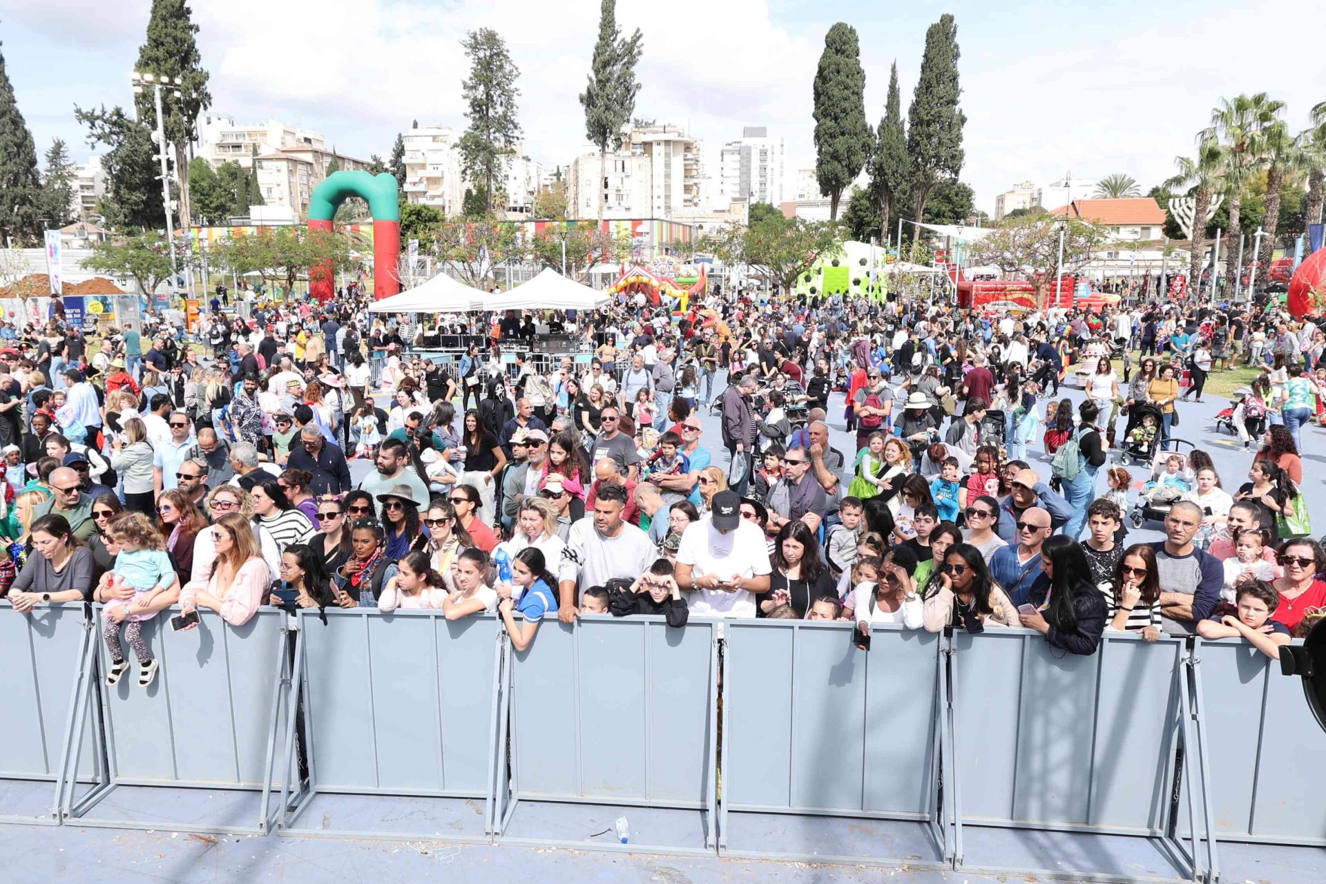 והעיר רחובות צהל(ה) ושמחה פורים בסימן הצדעה לחילות צהל