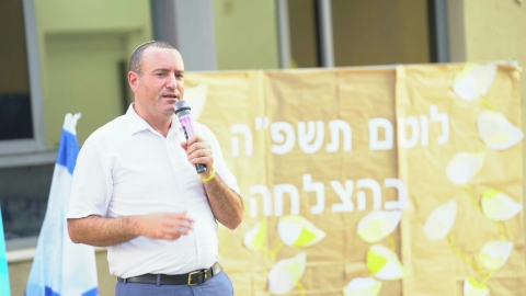 ראש העיר מתן דיל בביקורו בבית הספר לוטם לחינוך מיוחד.jpg